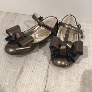 Joyfolie Arianna in bronze size 9 girls shoes